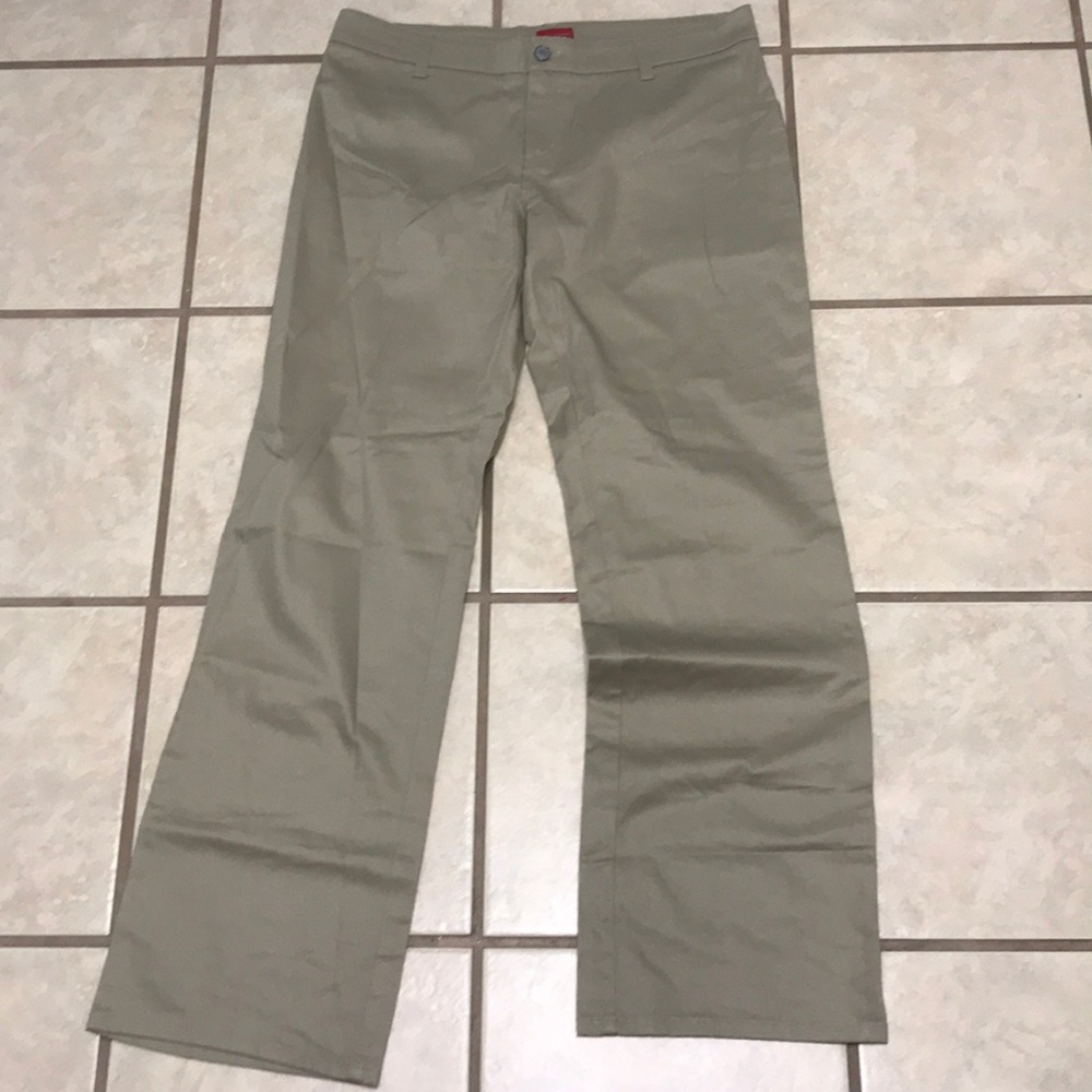✨NWOT Dickies Khakis✨